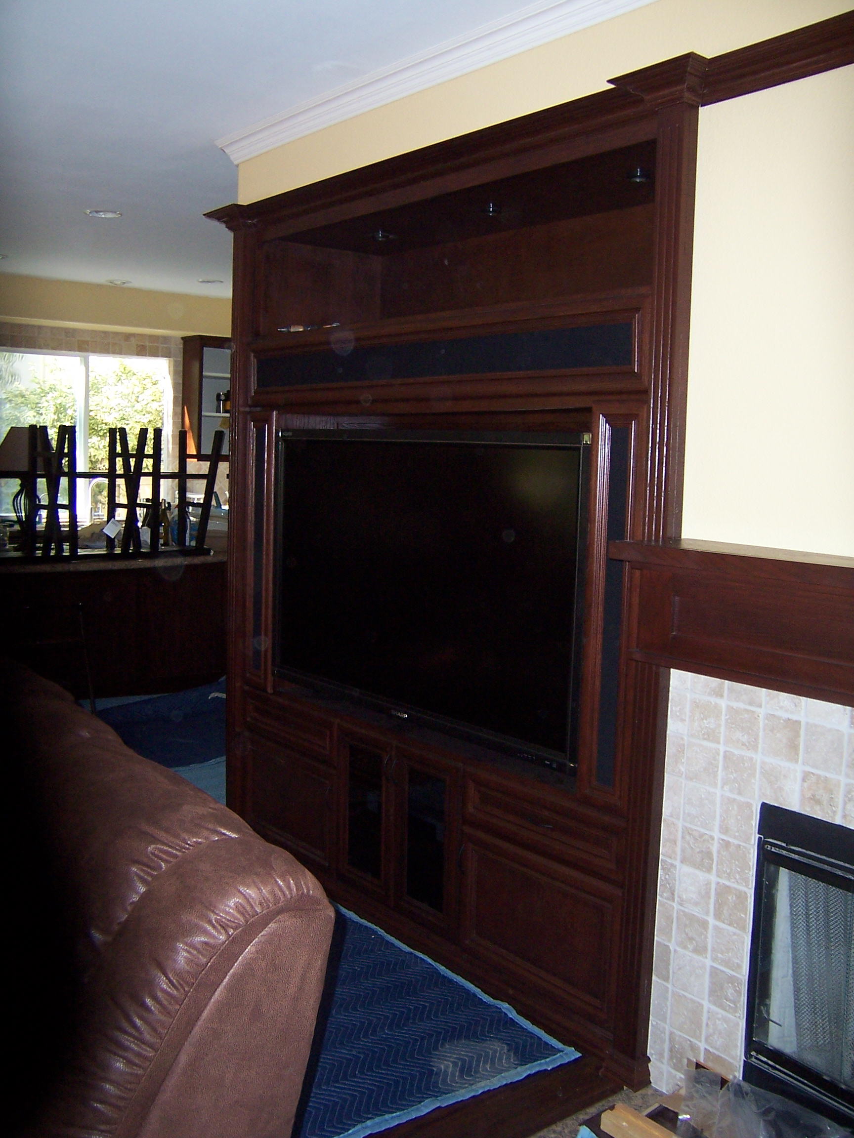 Niche and Mantel