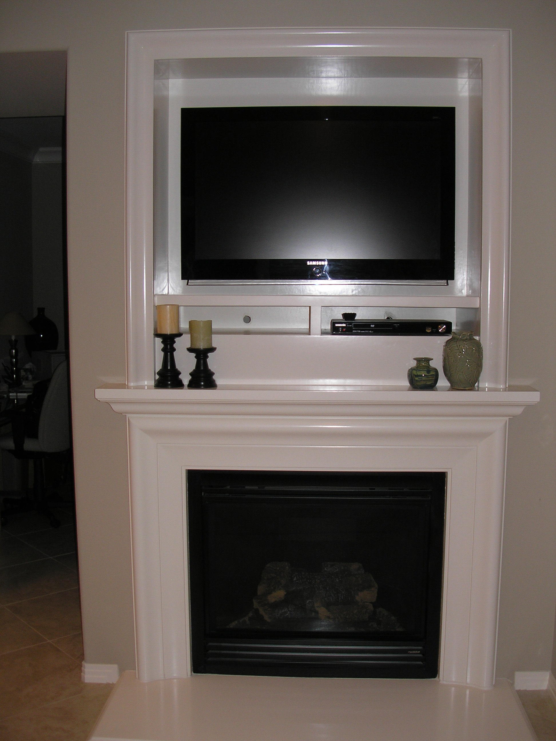 Gil Over Mantel Niche - Woodbury