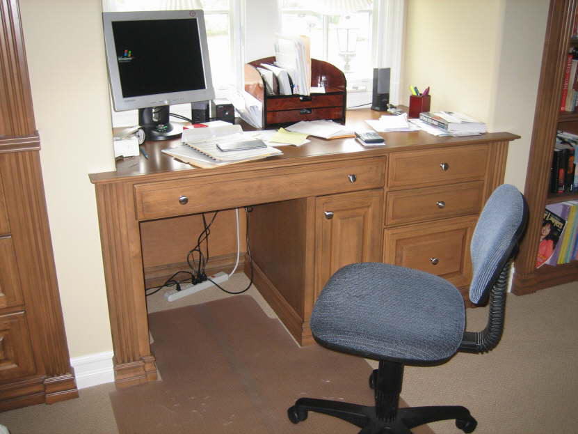 Uzi Desk
